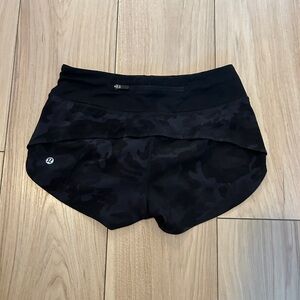 Lululemon Speed Up High-Rise Lined Short 2.5" (black camo)